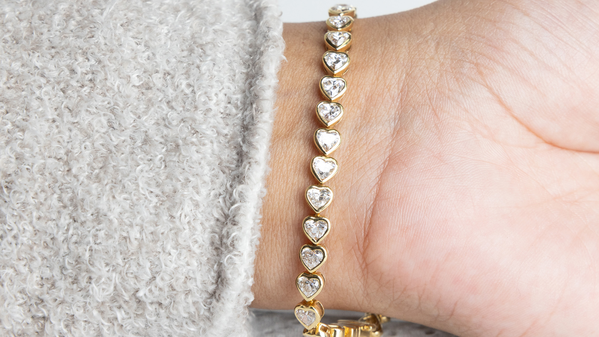 diamond tennis bracelet bezel heart horizontal