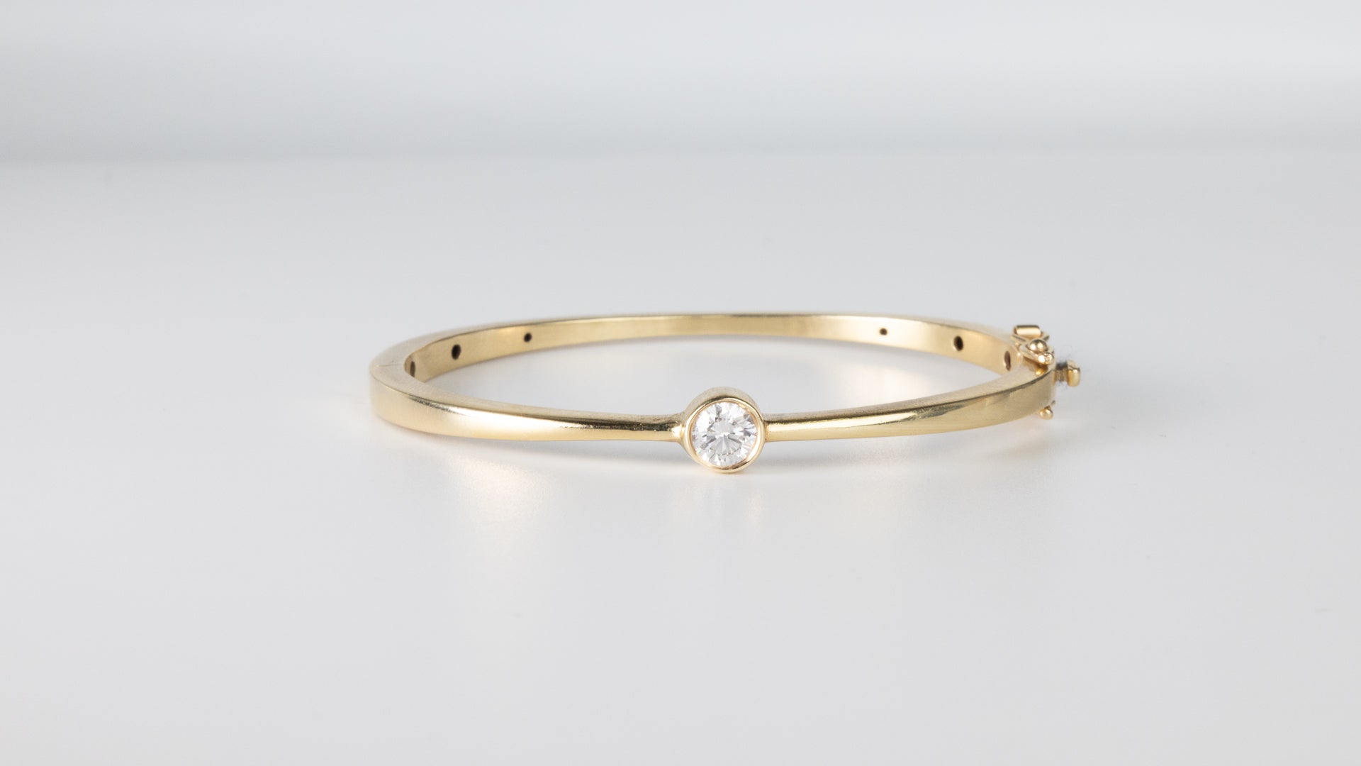tapered bezel diamond bangle